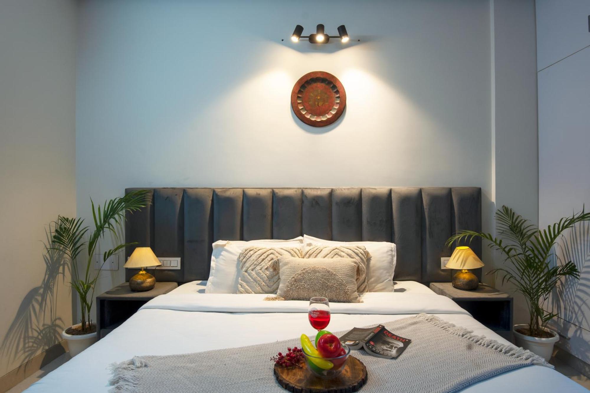 Bedchambers Serviced Apartment, Medicity Gurgaon Buitenkant foto