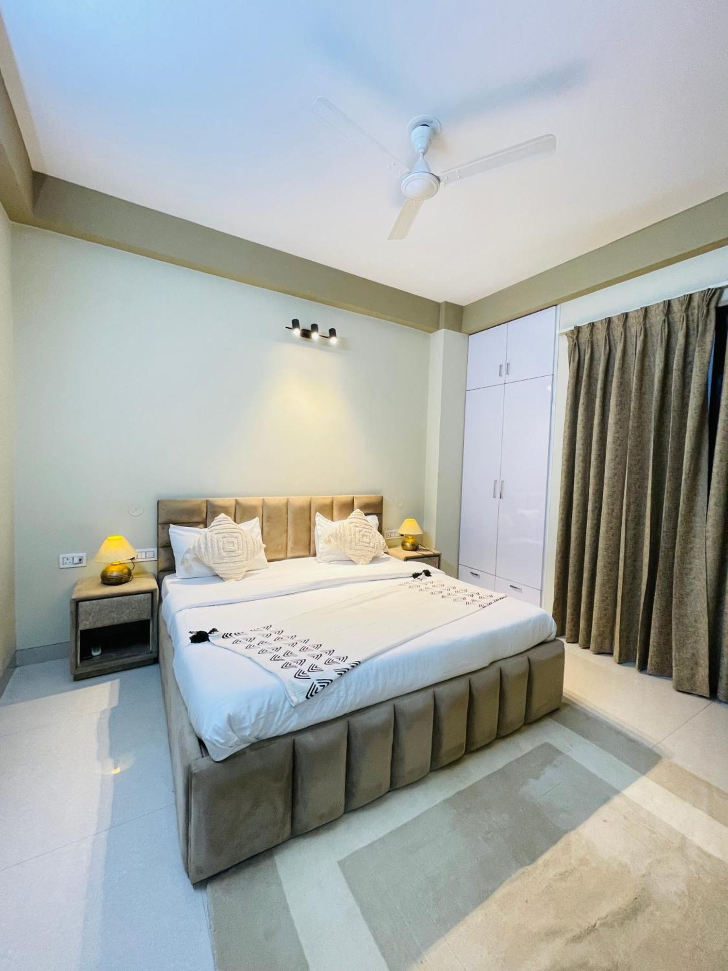 Bedchambers Serviced Apartment, Medicity Gurgaon Buitenkant foto