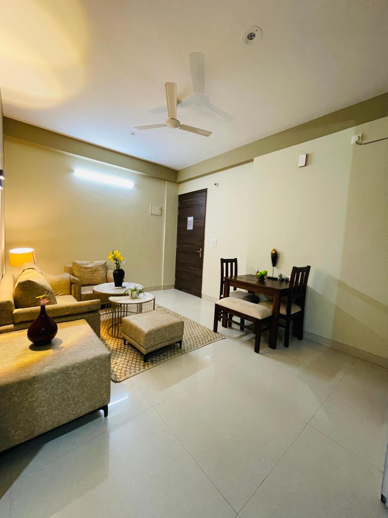 Bedchambers Serviced Apartment, Medicity Gurgaon Buitenkant foto