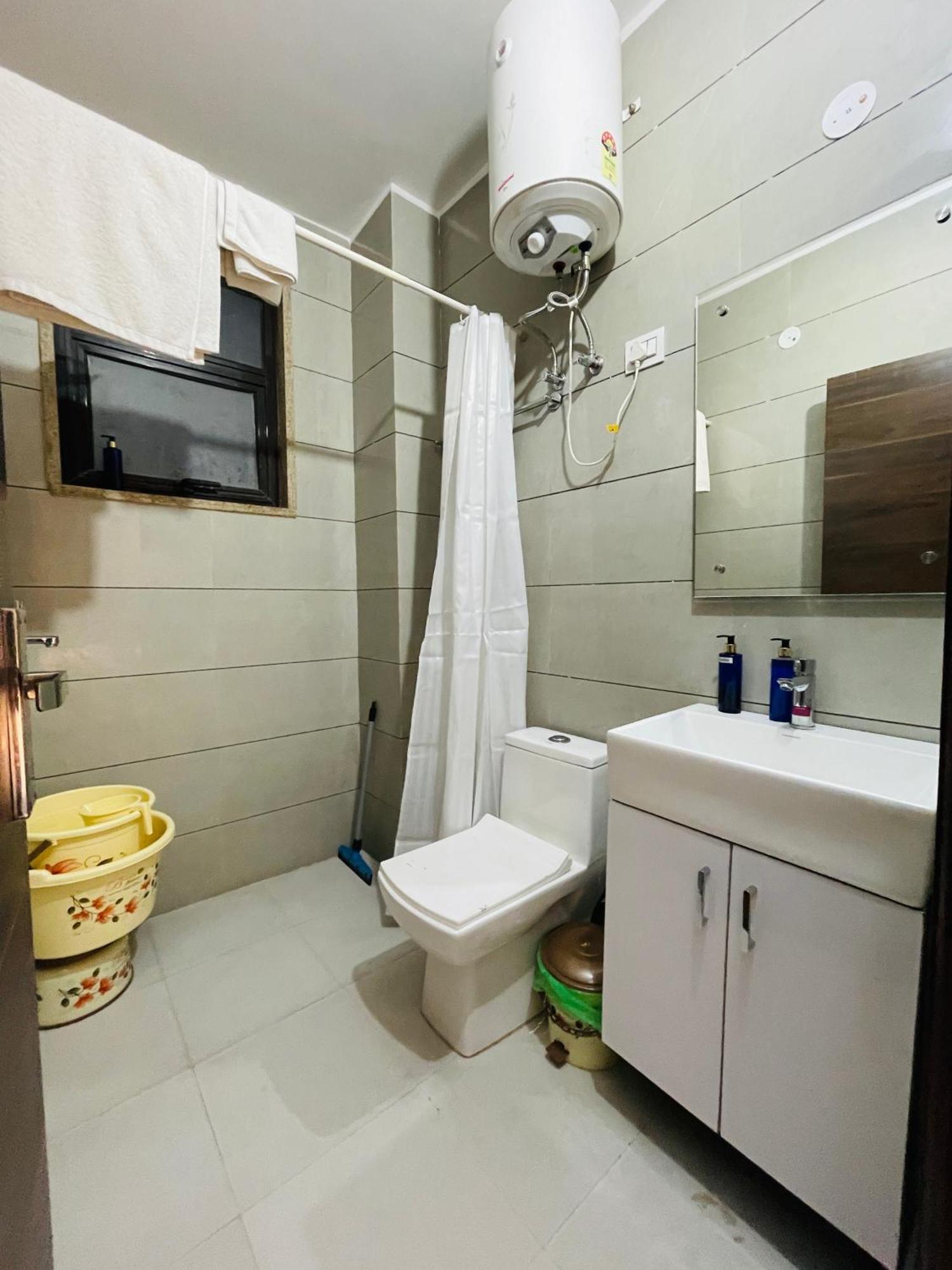 Bedchambers Serviced Apartment, Medicity Gurgaon Buitenkant foto