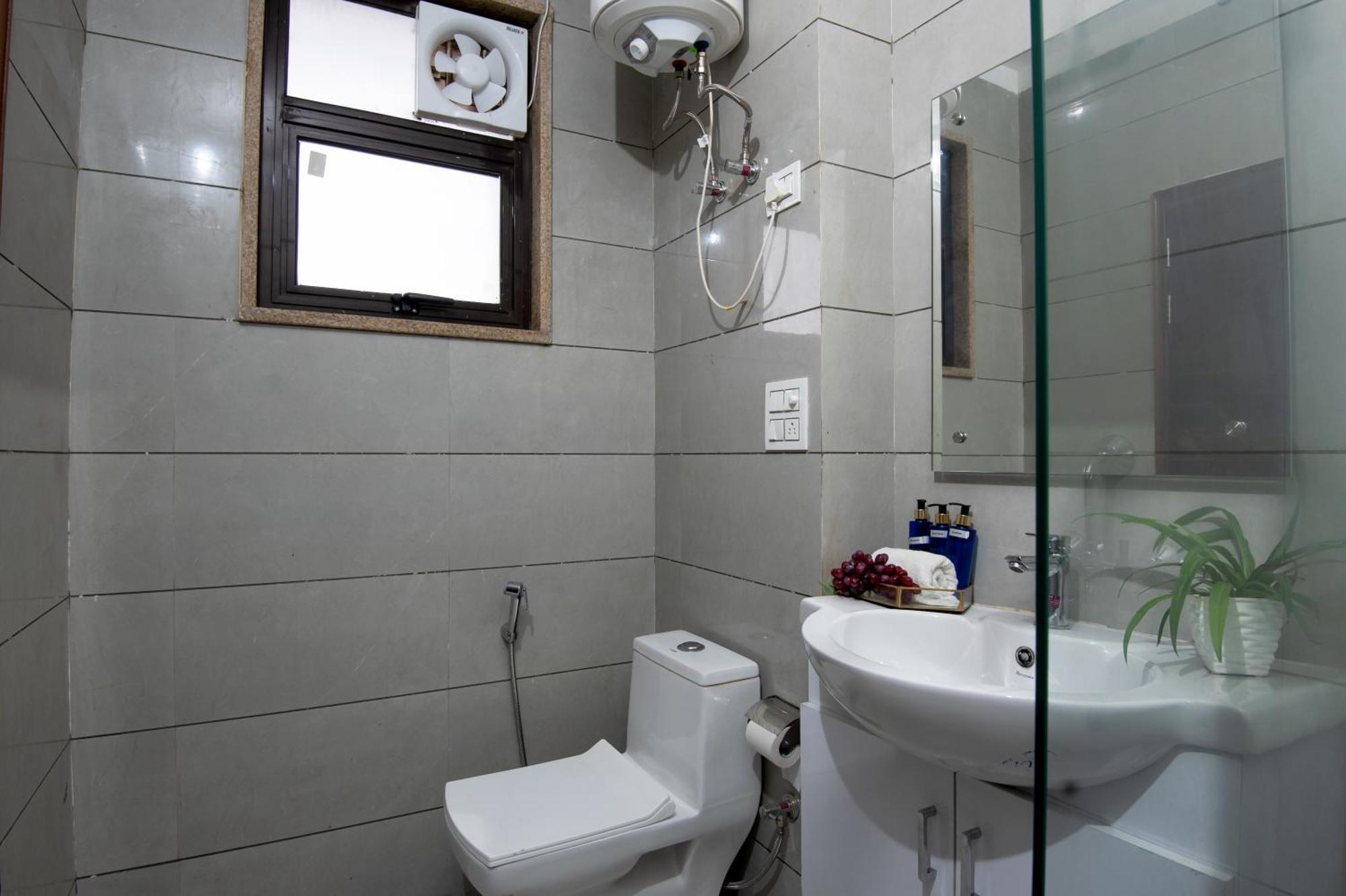 Bedchambers Serviced Apartment, Medicity Gurgaon Buitenkant foto