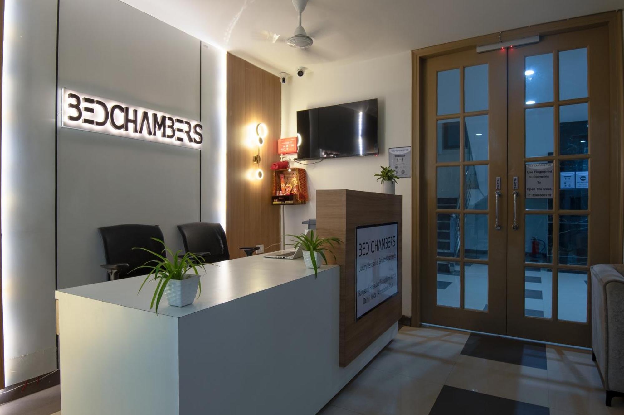 Bedchambers Serviced Apartment, Medicity Gurgaon Buitenkant foto