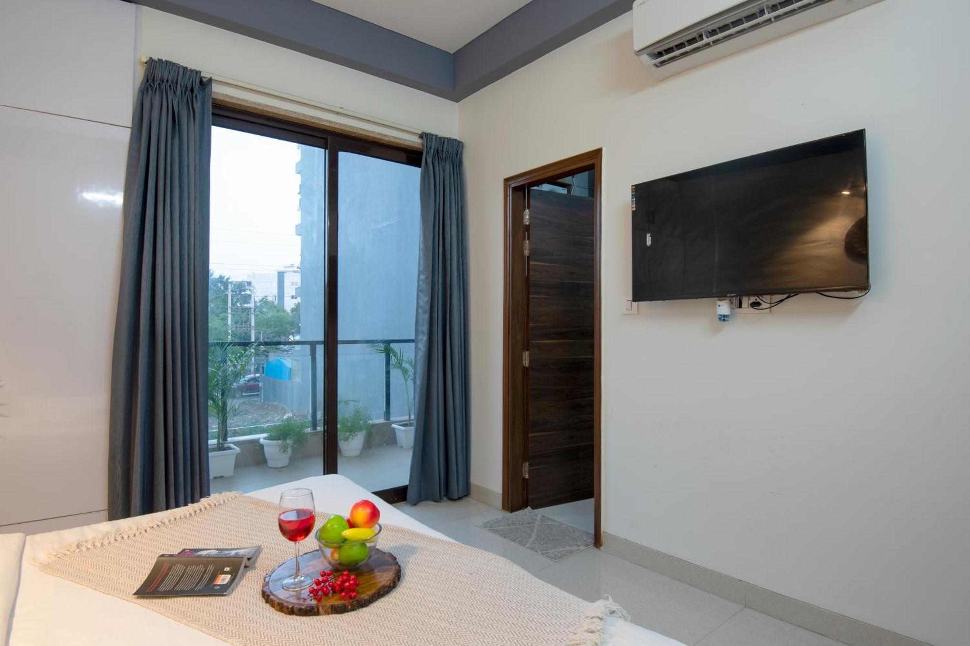 Bedchambers Serviced Apartment, Medicity Gurgaon Buitenkant foto