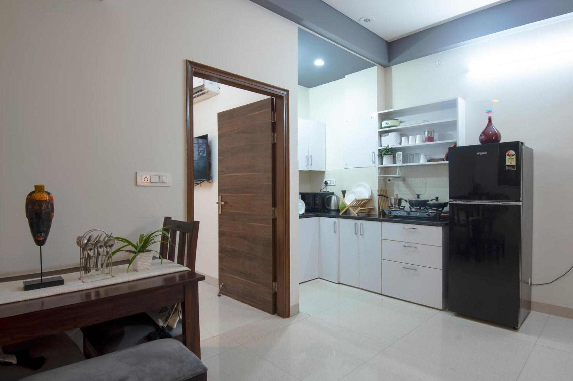 Bedchambers Serviced Apartment, Medicity Gurgaon Buitenkant foto