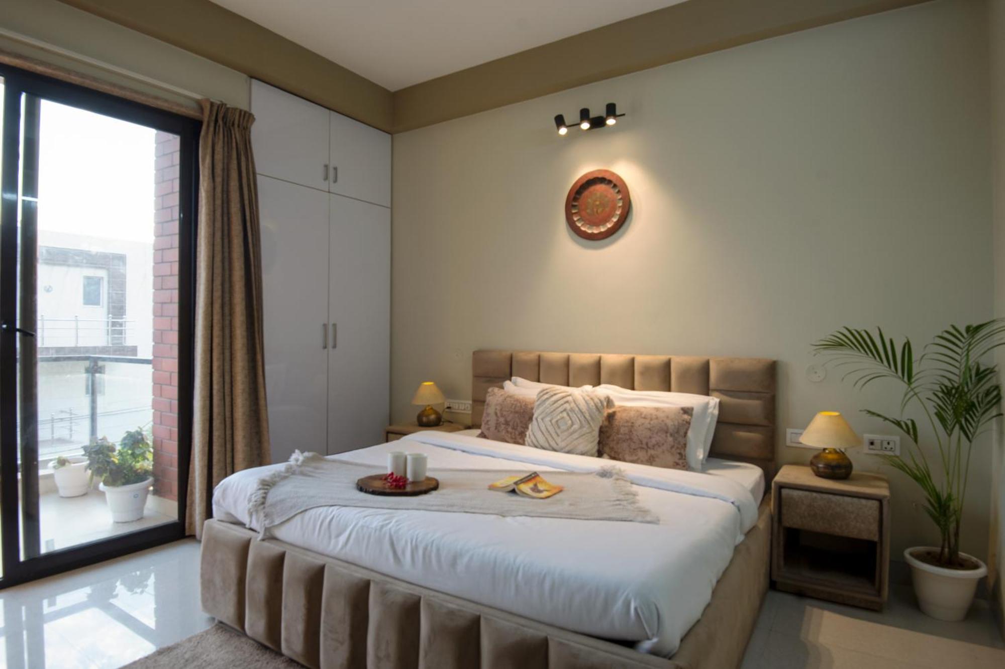 Bedchambers Serviced Apartment, Medicity Gurgaon Buitenkant foto